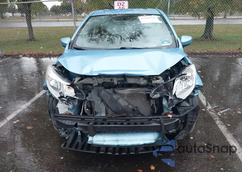 2015 Nissan Versa Note S (Sr)/S Plus/Sl/Sr/Sv z USA, uszkodzony, nr VIN 3N1CE2CP0FL375100